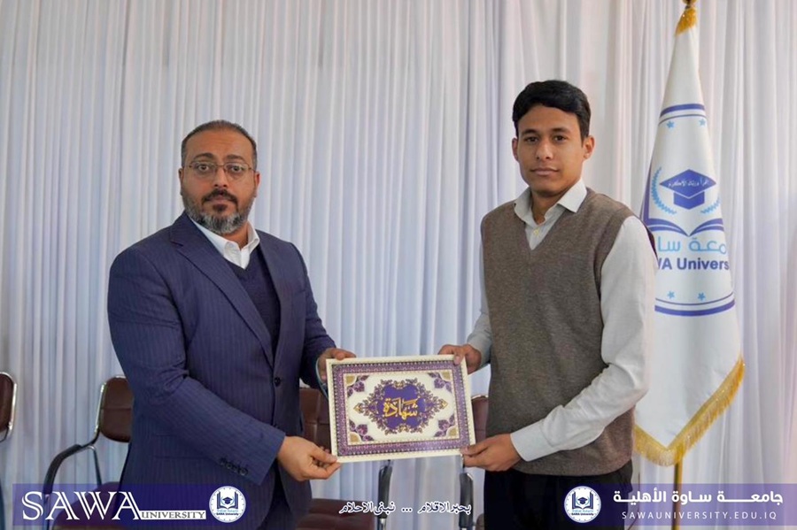 تكريم الطلبة الأوائل في قسم اللغة الانكليزية