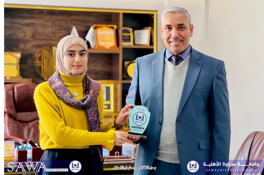 الغزي يكرم الطالبة الفنانة رقية حسين عبد الواحد